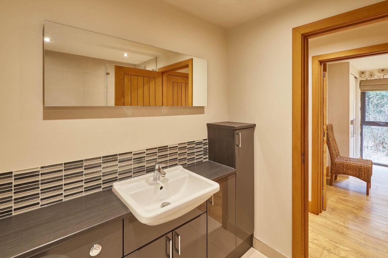 Host & Stay - Simon Howe Lodge Уитби Экстерьер фото